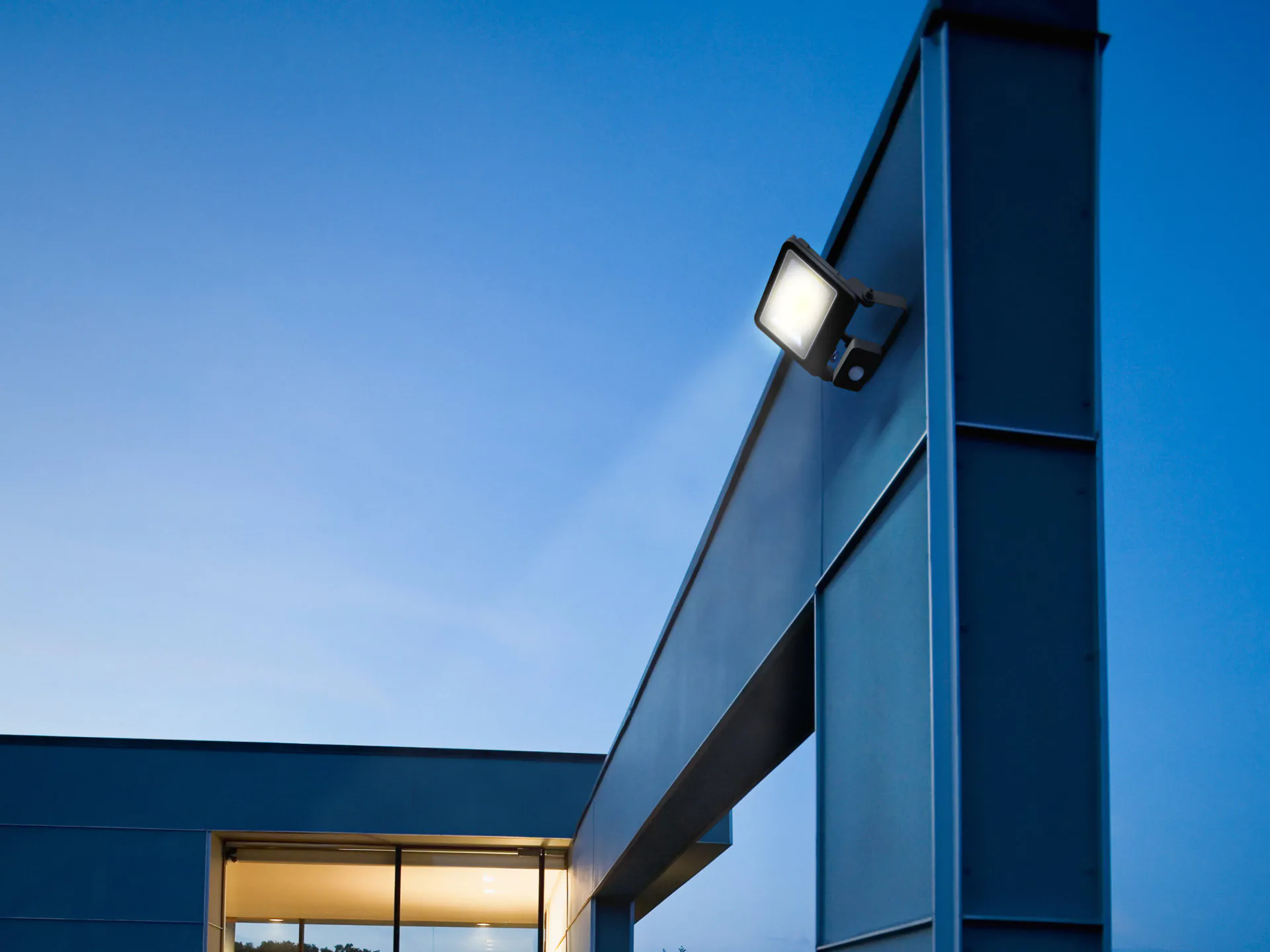 LED Breedstraler Bedrijfspand